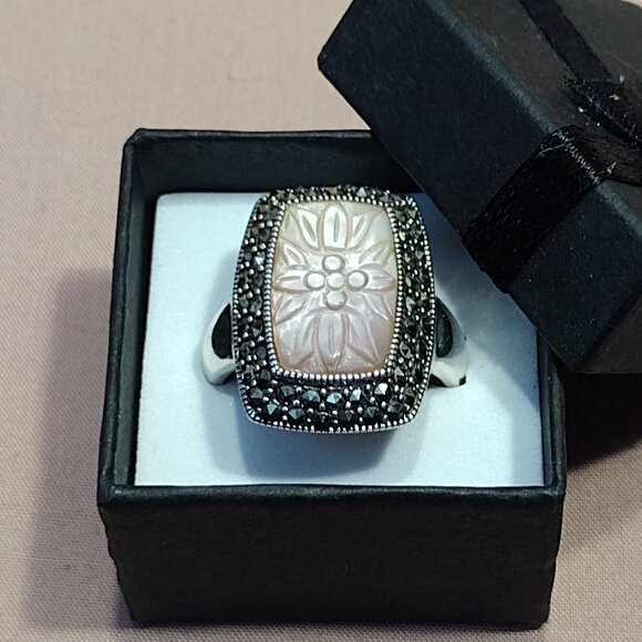 Carved Pink Mother of Pearl Ring - Picture 10 of 10